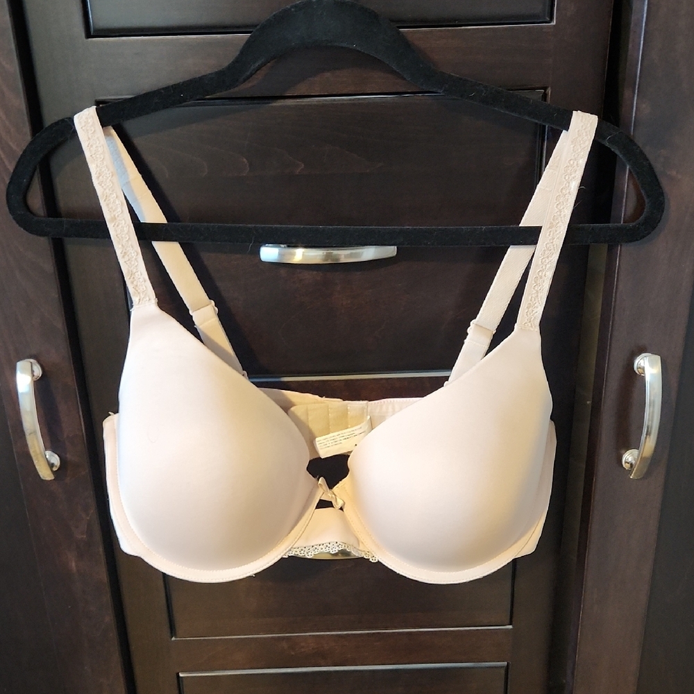 Maidenform Cream Push Up Underwire Bra